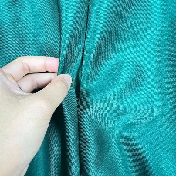 Alfred Sung Emerald Green Satin Gown 10 V-Neck Fit and Flare Formal Dress - Picture 5 of 8